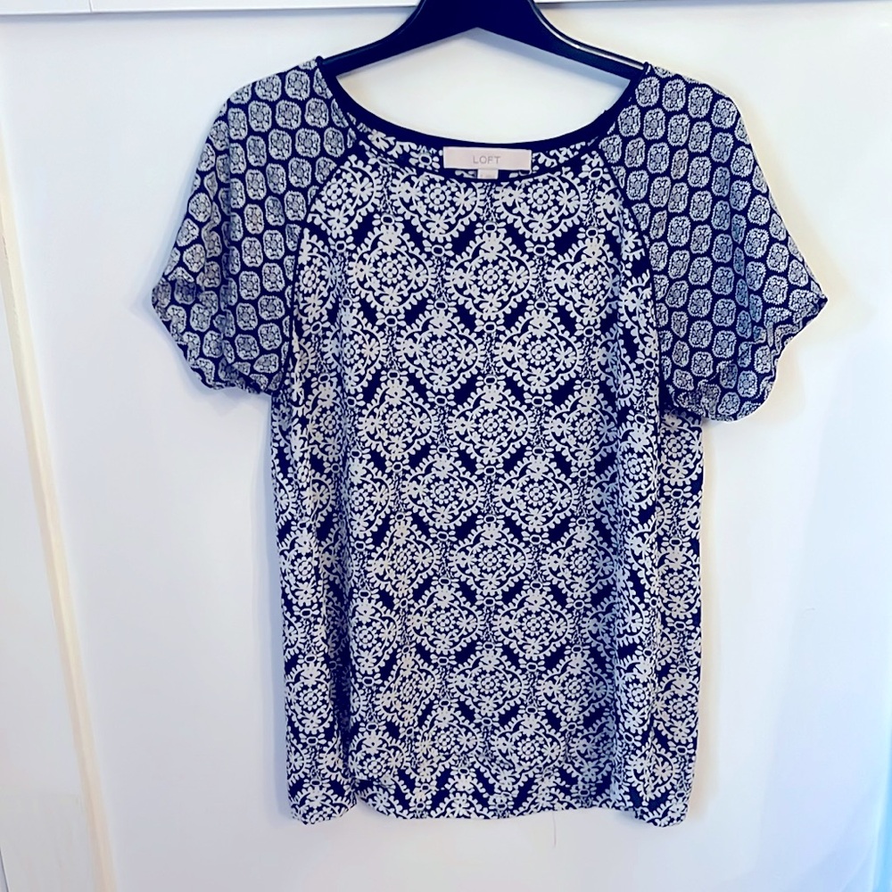 Loft Short Sleeved Blue/White Shirt Blouse Size Small